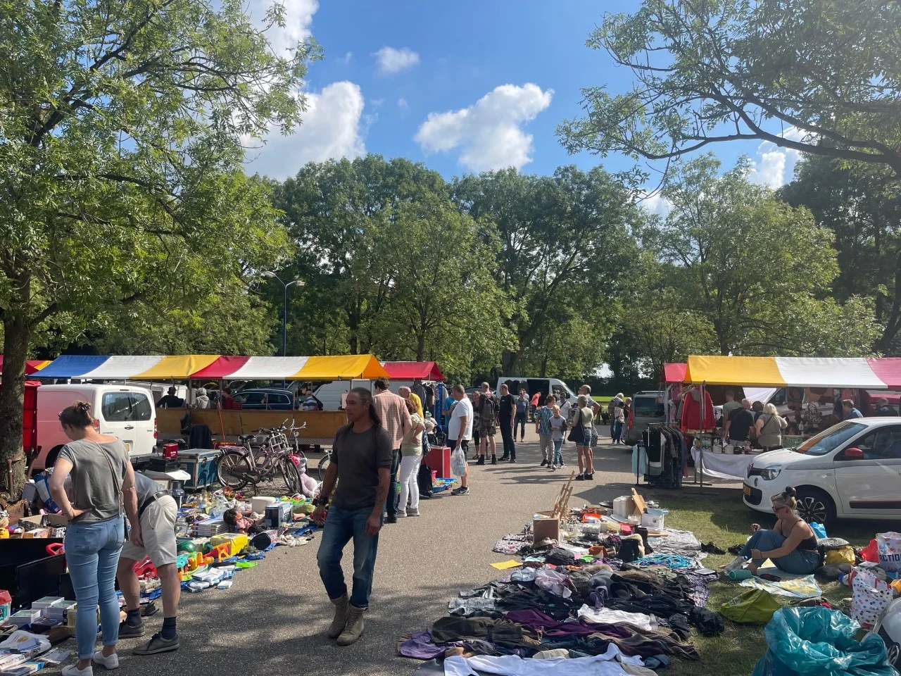Vlooienmarkt & kofferbak Nieuw-Vennep